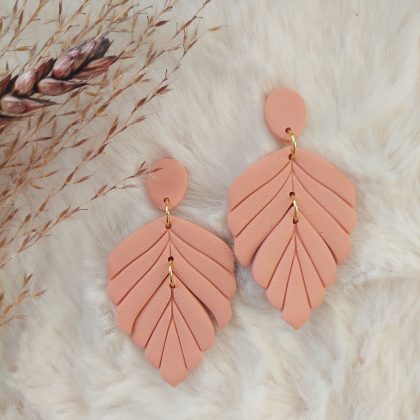 Polymeerklei oorbellen - Hangers met roze blad