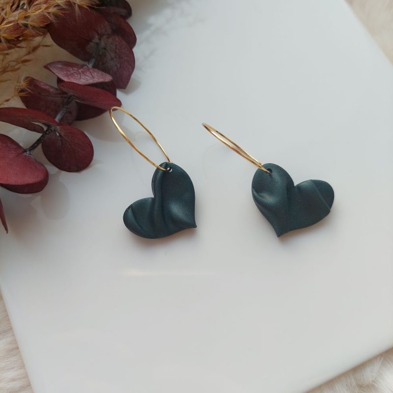 Satin look heart dangle black