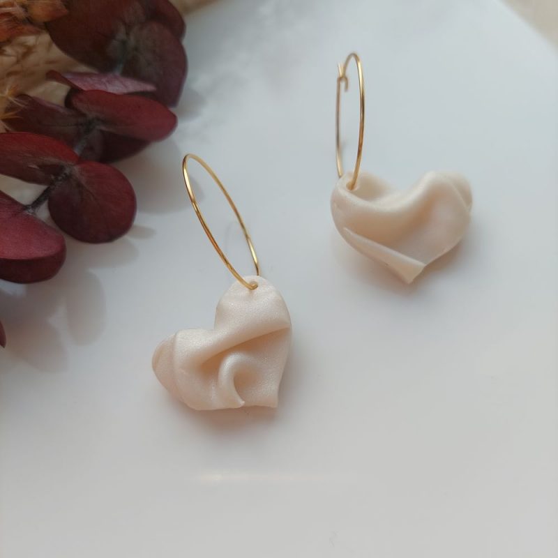 Satin look heart dangle white
