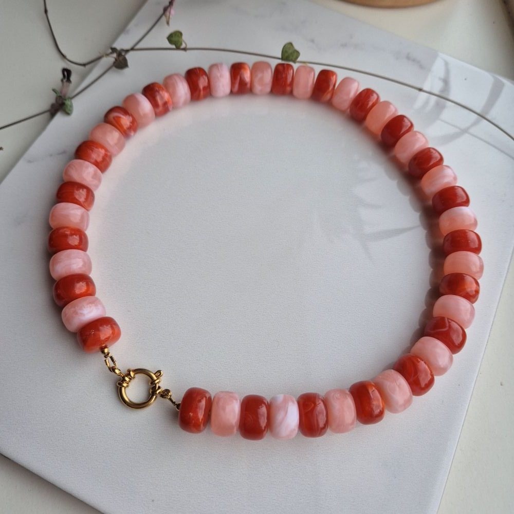Acryl kralenketting donkeroranje en zalmroze