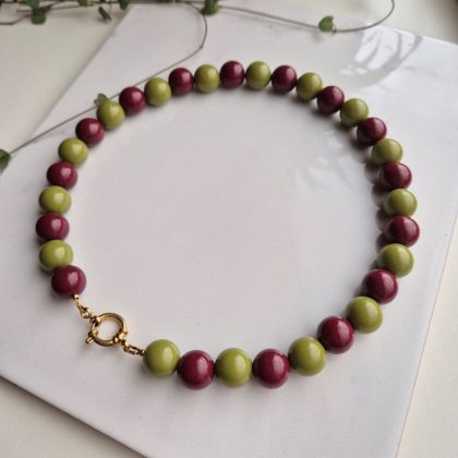 Acryl kralenketting olijfgroen en bordeaux (ook in zilverkleurig rvs)